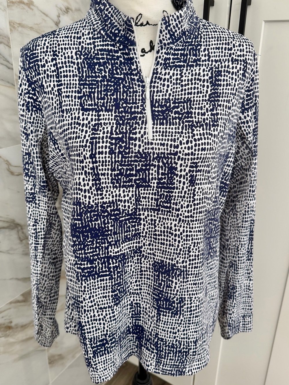 IBKUL Women’s Blue & White Abstract Long-Sleeve Pullover Golf Tennis Top L